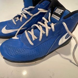 Nike b-ball team hustle sneakers 4.5 Y